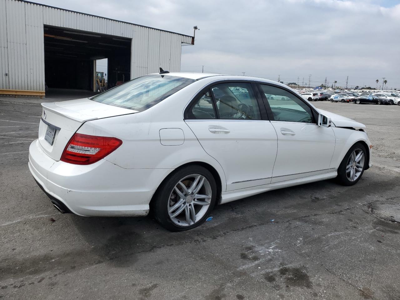 2014 Mercedes-Benz C-klasse VIN WDDGF8AB4EA908924 Copart auction photo, vandalism / front end damage thumbnail 3