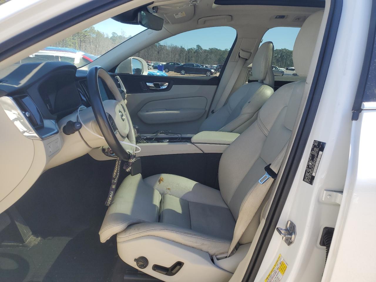 2019 Volvo XC60 VIN LYV102RK0KB317397 Copart auction photo, minor dent/scratches damage thumbnail 7