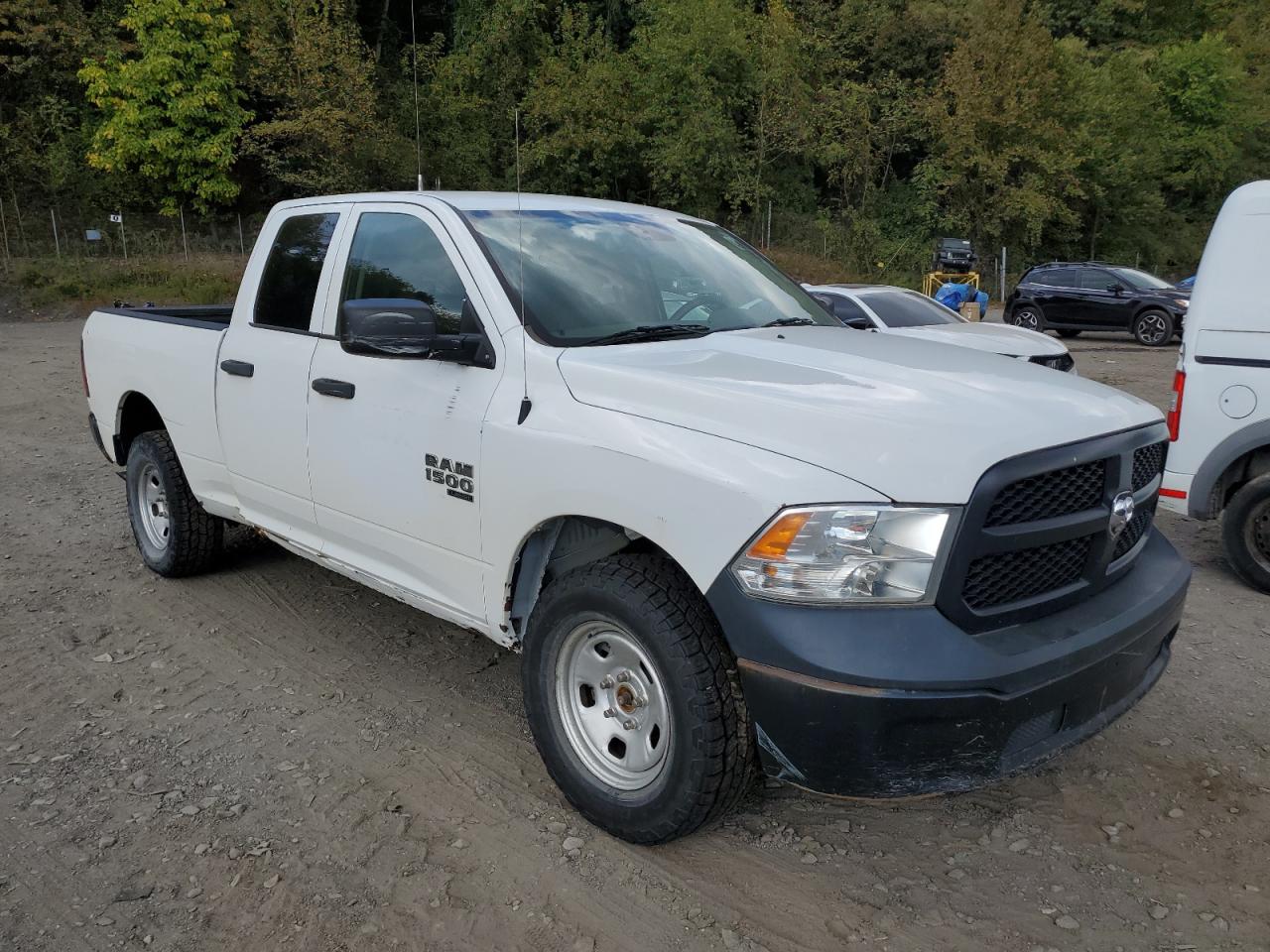 2019 RAM 1500 VIN 1C6RR7FG4KS626076 Copart auction photo, minor dent/scratches damage thumbnail 4