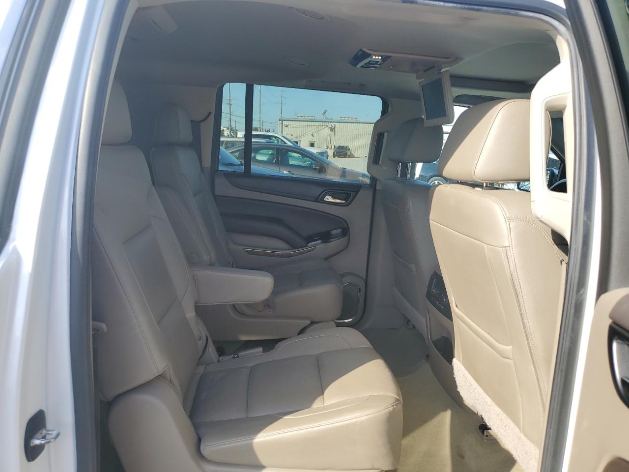 2018 Chevrolet Suburban VIN 1GNSKJKC9JR107293 Copart auction photo, side / front end damage thumbnail 11