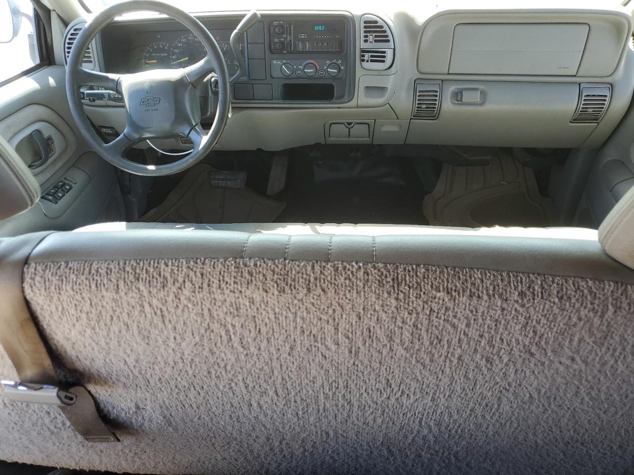 1998 Chevrolet Suburban VIN 1GNGC26R5WJ371236 Copart auction photo, front end damage thumbnail 8
