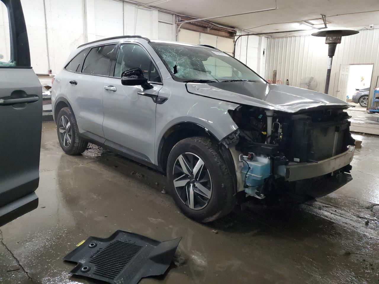 2022 KIA Sorento VIN 5XYRH4LF2NG109584 Copart auction photo, front end / top/roof damage thumbnail 4
