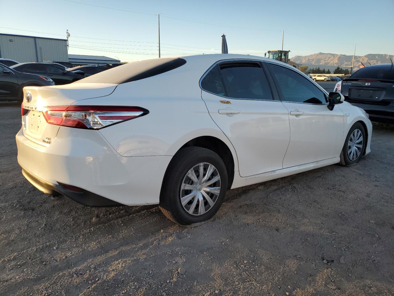 2018 Toyota Camry VIN 4T1B31HK4JU001380 Copart auction photo, front end / side damage thumbnail 3