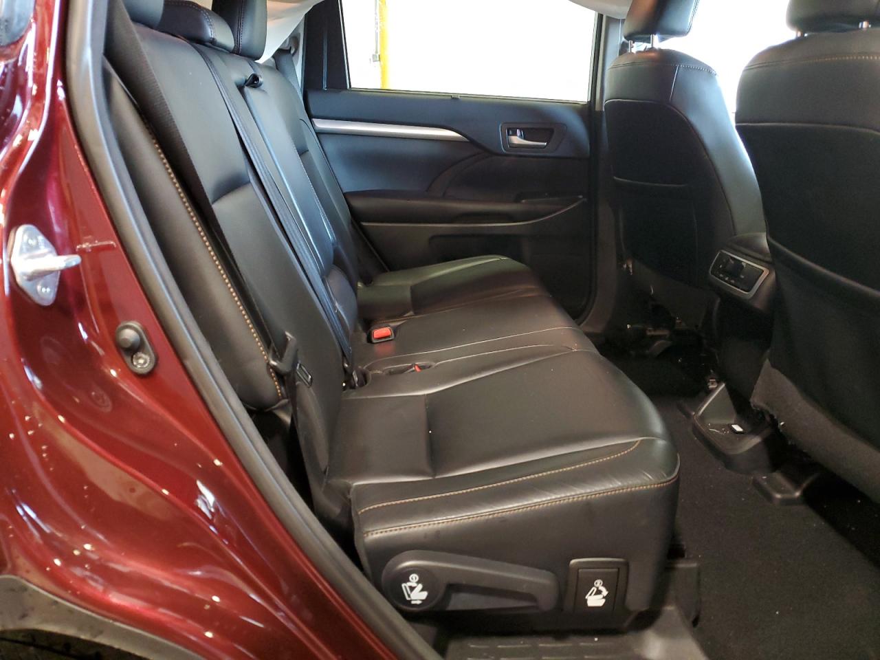 2017 Toyota Highlander VIN 5TDJZRFH4HS373854 Copart auction photo, front end damage thumbnail 10
