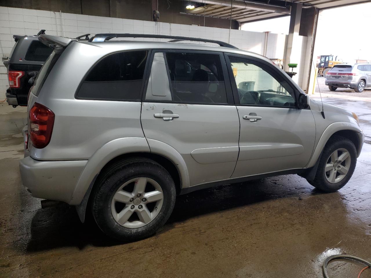 2005 Toyota RAV 4 VIN JTEHD20V556033140 Copart auction photo, minor dent/scratches damage thumbnail 3