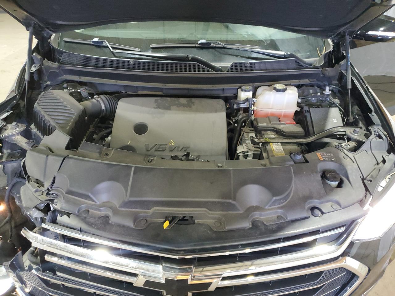 2019 Chevrolet Traverse VIN 1GNEVHKW0KJ298187 Copart auction photo, front end / minor dent/scratches damage thumbnail 12