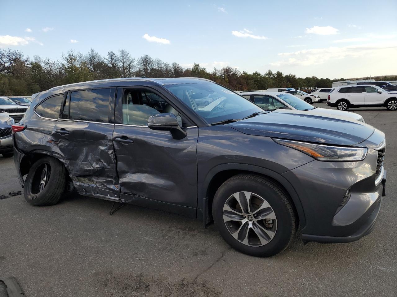2021 Toyota Highlander VIN 5TDGZRBH5MS545433 Copart auction photo, side / rear end damage thumbnail 4