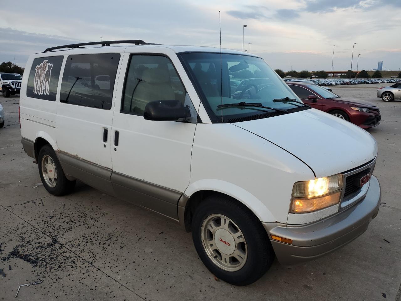 2003 GMC Safari VIN 1GKDM19XX3B513779 Copart auction photo, hail / minor dent/scratches damage thumbnail 4
