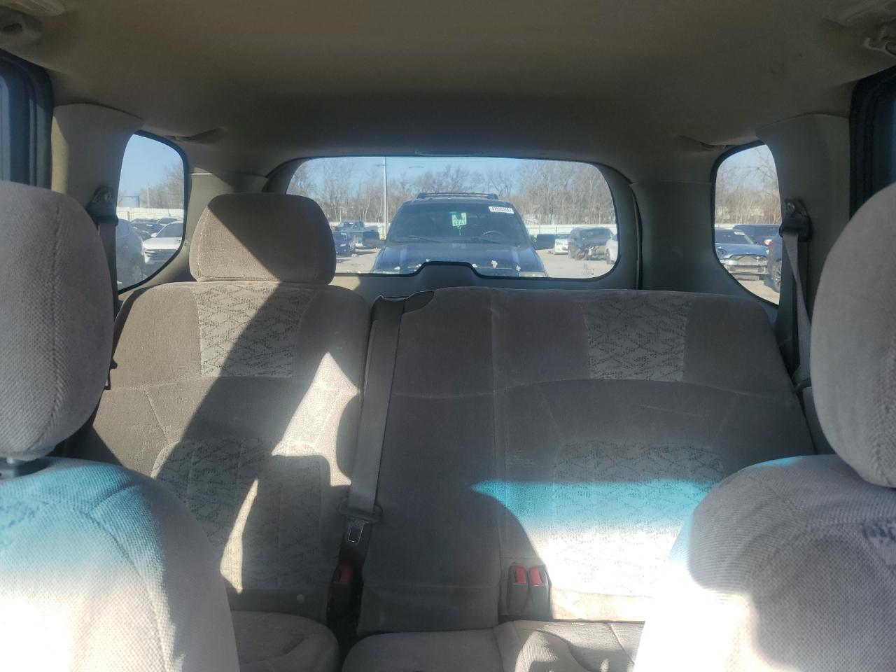 2004 GMC Envoy VIN 1GKDT13S842326946 Copart auction photo, all over damage thumbnail 10