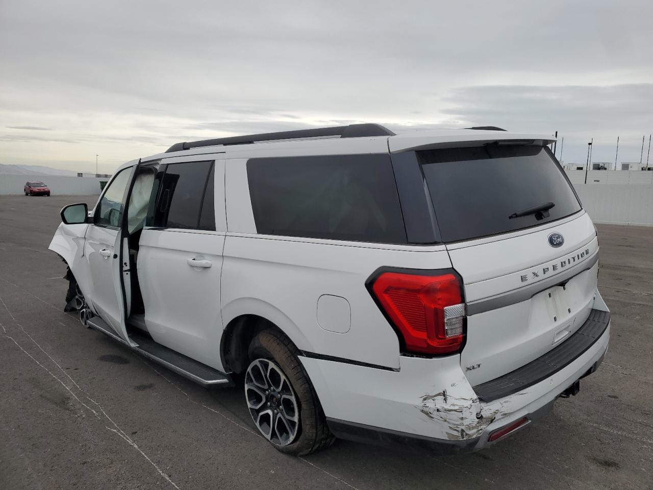 2023 Ford Expedition VIN 1FMJK1J89PEA04002 Copart auction photo, front end damage thumbnail 2