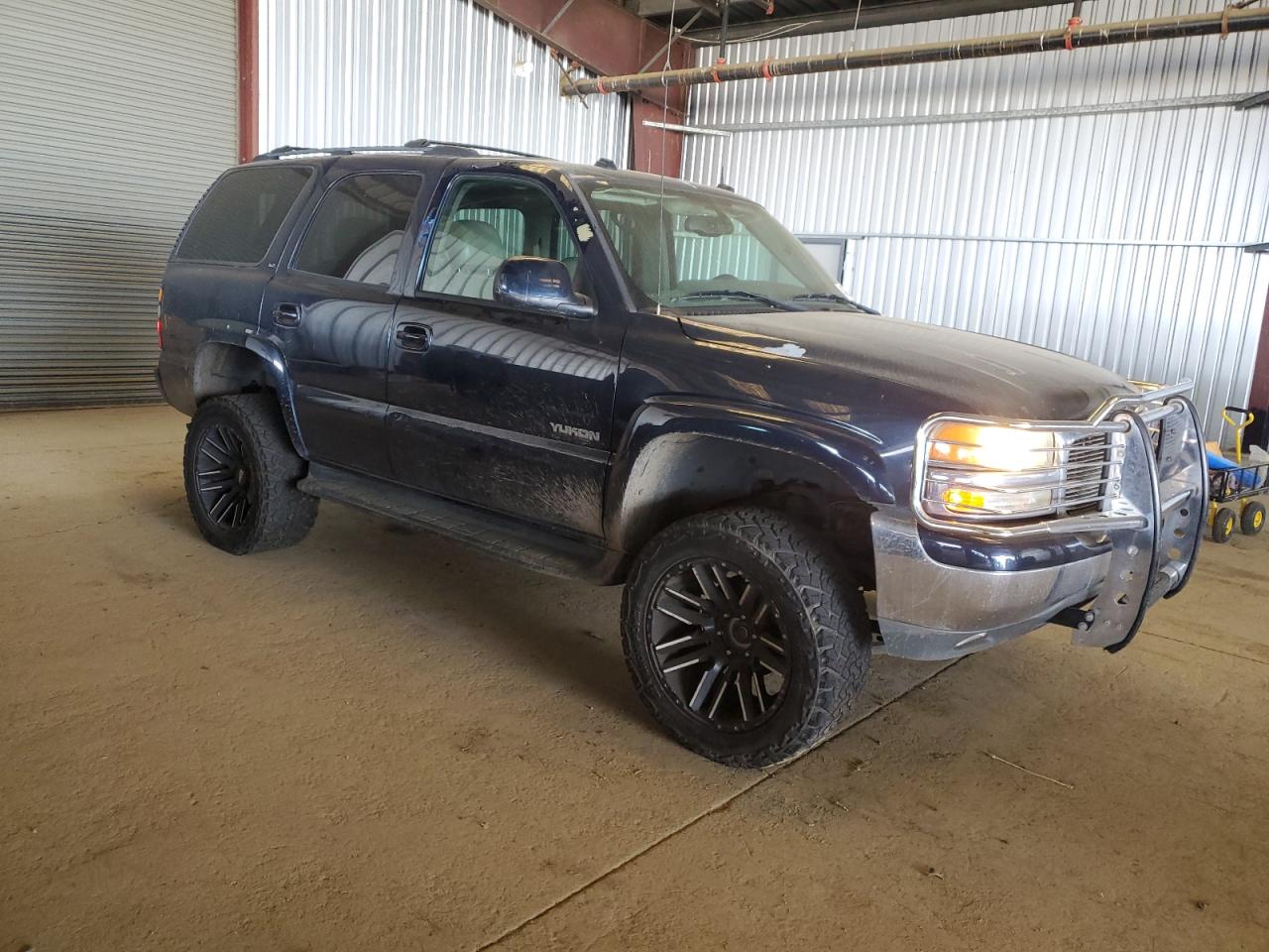 2004 GMC Yukon VIN 1GKEK13T94J210449 Copart auction photo, vandalism damage thumbnail 4