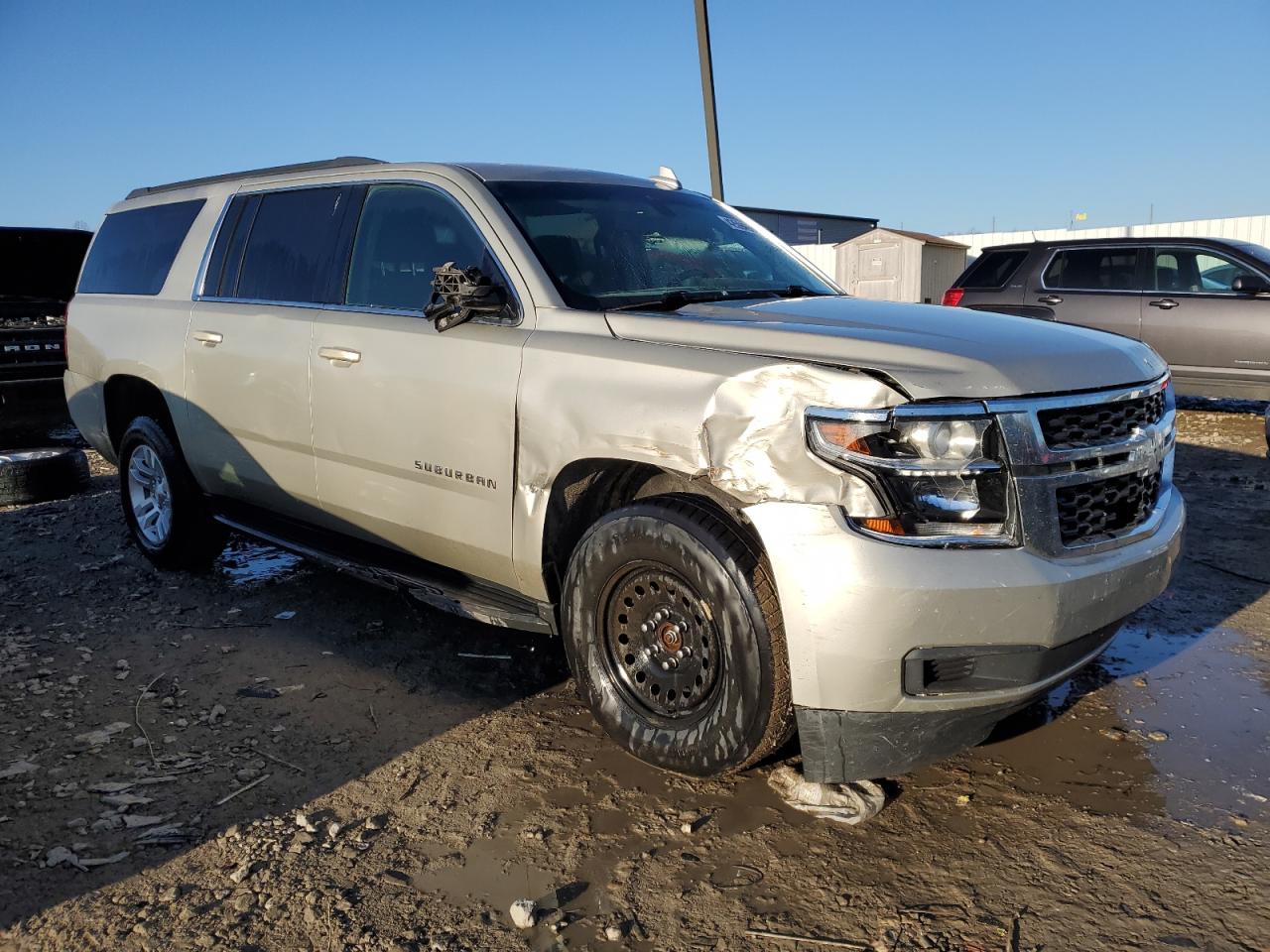 2017 Chevrolet Suburban VIN 1GNSKGKC9HR210114 Copart auction photo, front end / side damage thumbnail 4
