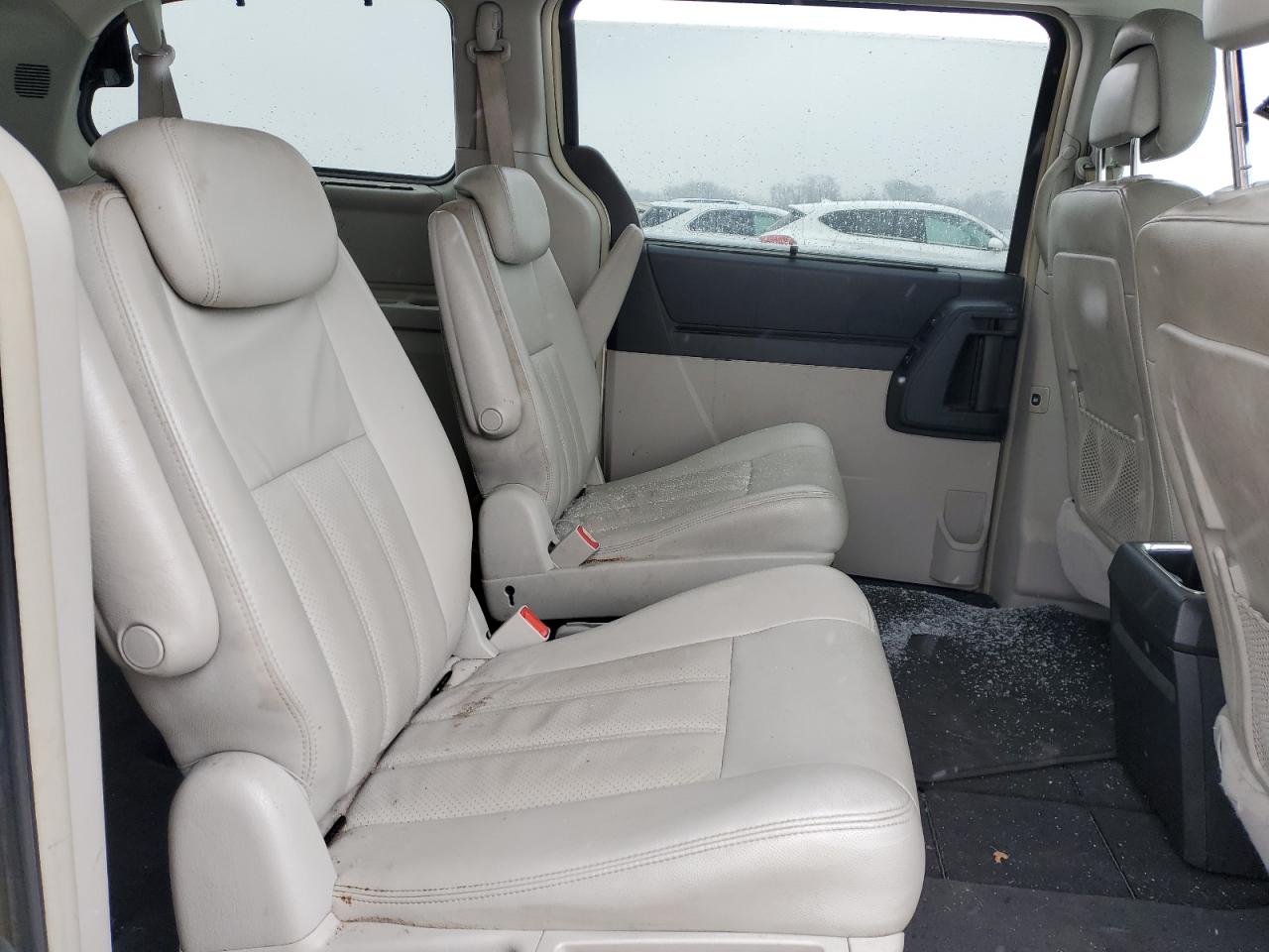 2010 Chrysler Town & Country VIN 2A4RR8DX2AR456621 Copart auction photo, front end / rear end damage thumbnail 11