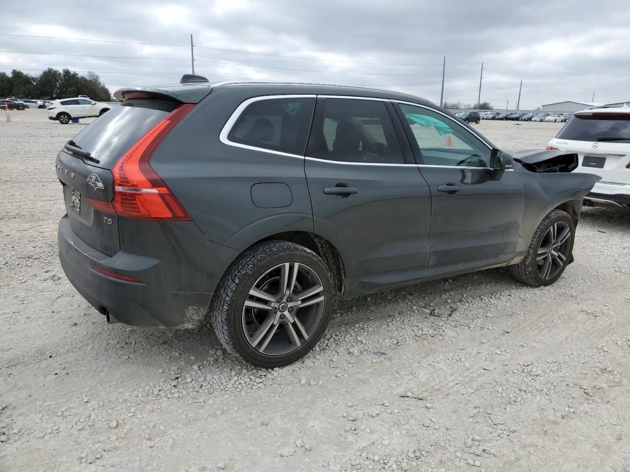 2019 Volvo XC60 VIN LYV102DK8KB235165 Copart auction photo, front end damage thumbnail 3