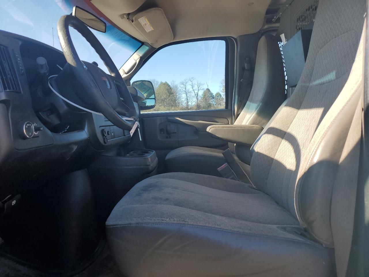 2015 GMC Savana VIN 1GTW7FCF9F1902335 Copart auction photo, front end damage thumbnail 7