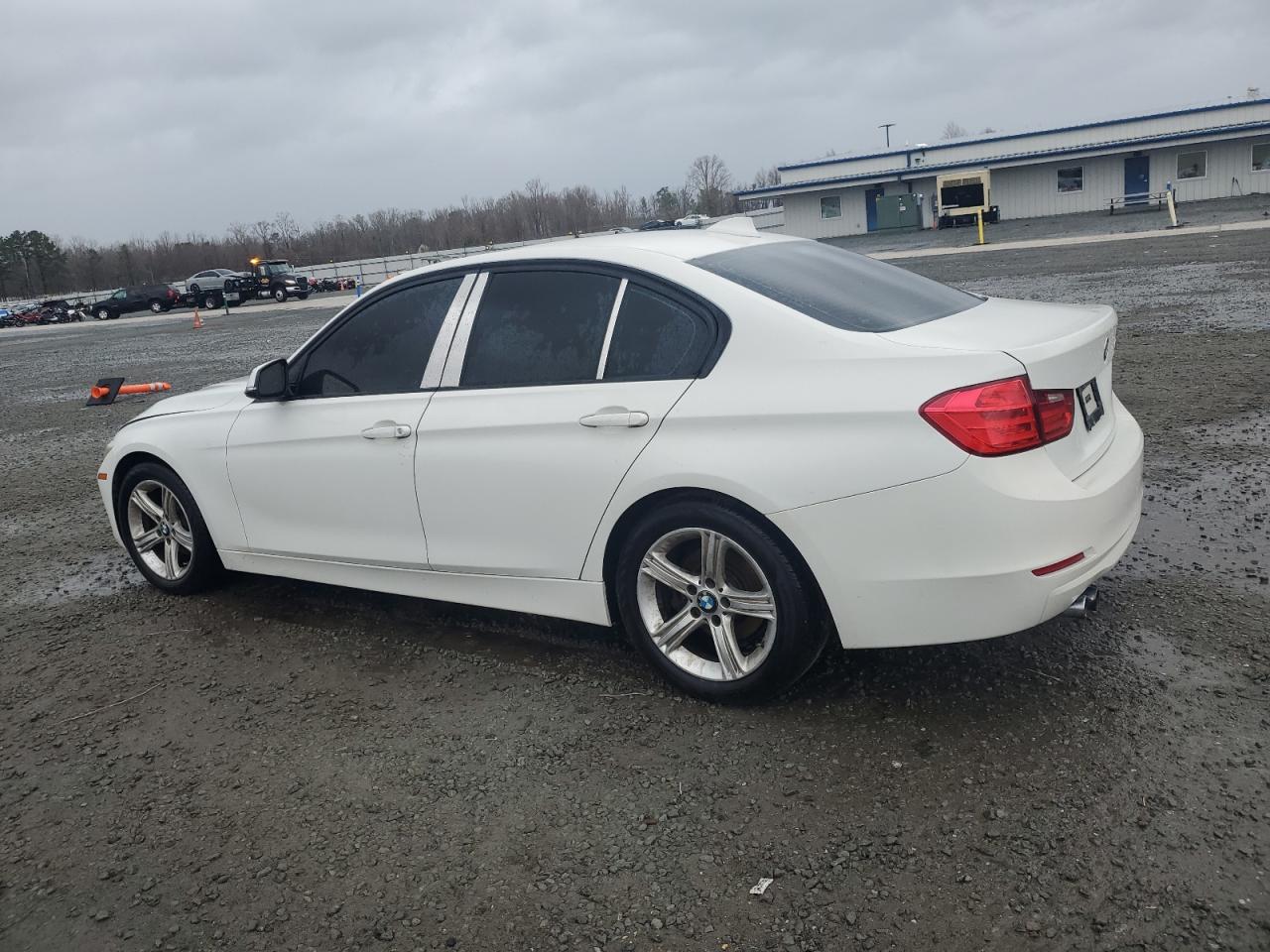 2013 BMW 3er VIN WBA3A5C52DF358280 Copart auction photo, burn - interior damage thumbnail 2