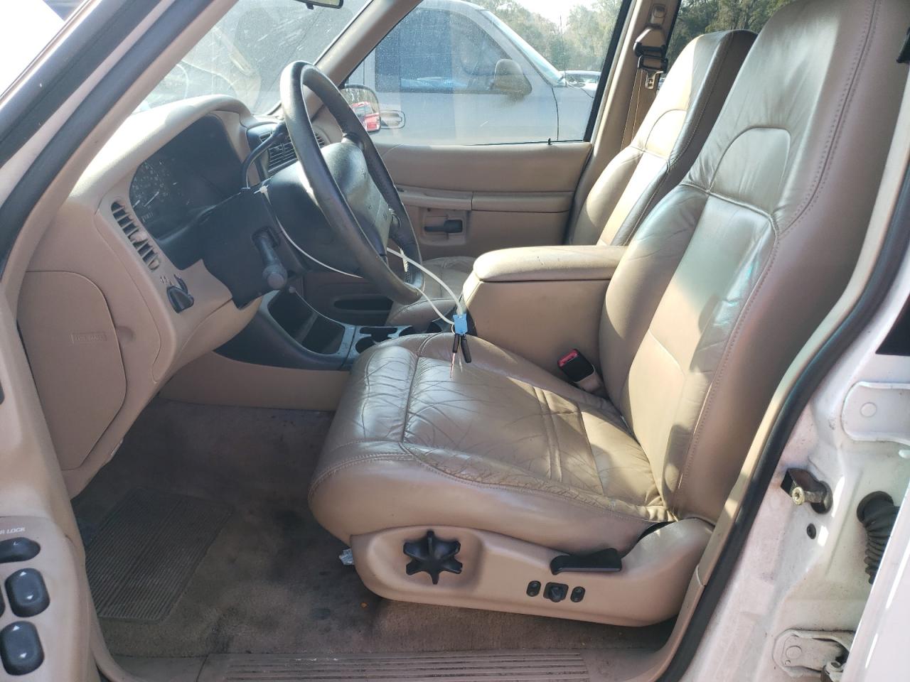 1999 Ford Explorer VIN 1FMZU32X0XUA20822 Copart auction photo, front end / minor dent/scratches damage thumbnail 7