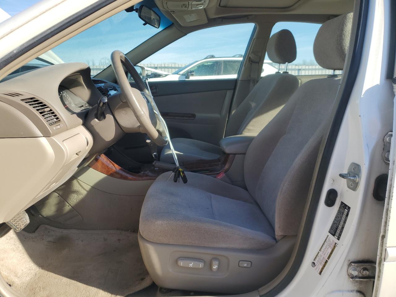 2004 Toyota Camry VIN JTDBE32K140274789 Copart auction photo, front end / minor dent/scratches damage thumbnail 7