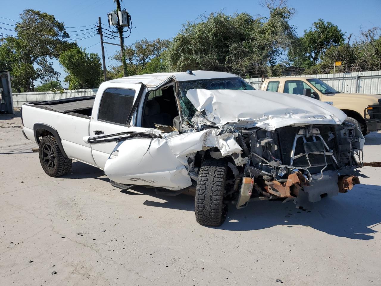 2004 Chevrolet Silverado VIN 1GCHC23U94F237271 Copart auction photo, all over damage thumbnail 4
