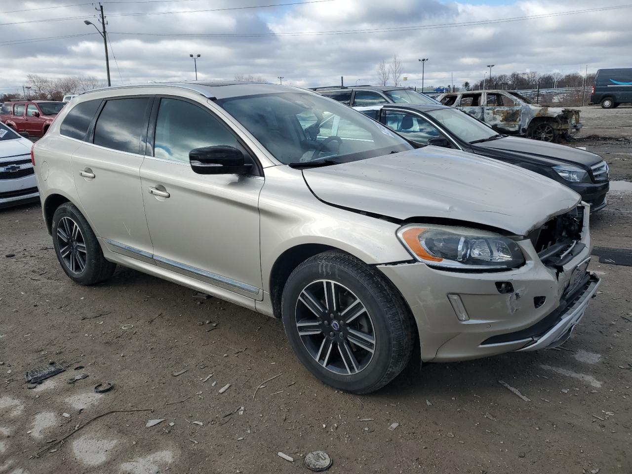 2017 Volvo XC60 VIN YV440MRR9H2060236 Copart auction photo, front end / minor dent/scratches damage thumbnail 4