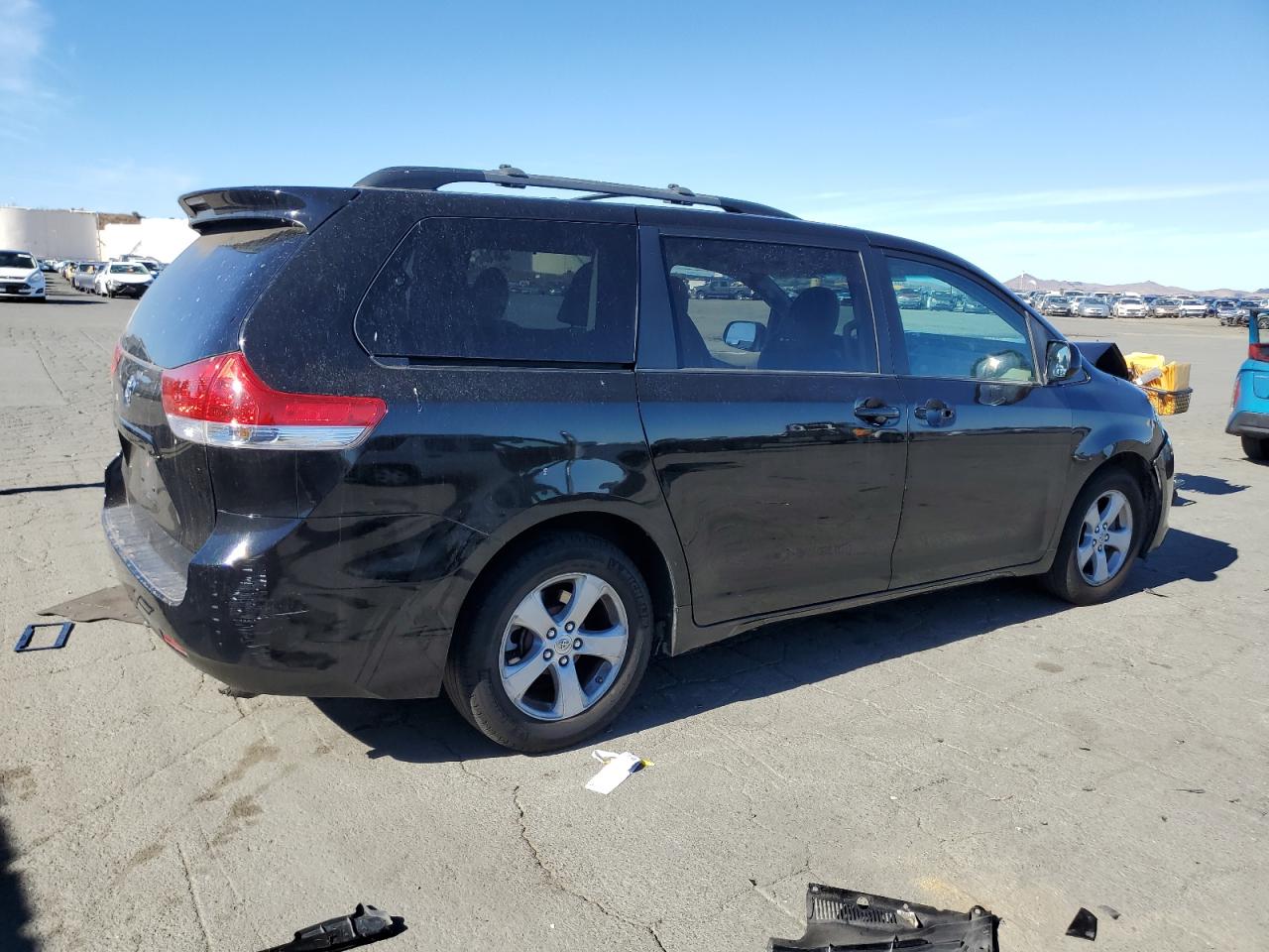 2011 Toyota Sienna VIN 5TDKK3DC6BS170274 Copart auction photo, front end damage thumbnail 3