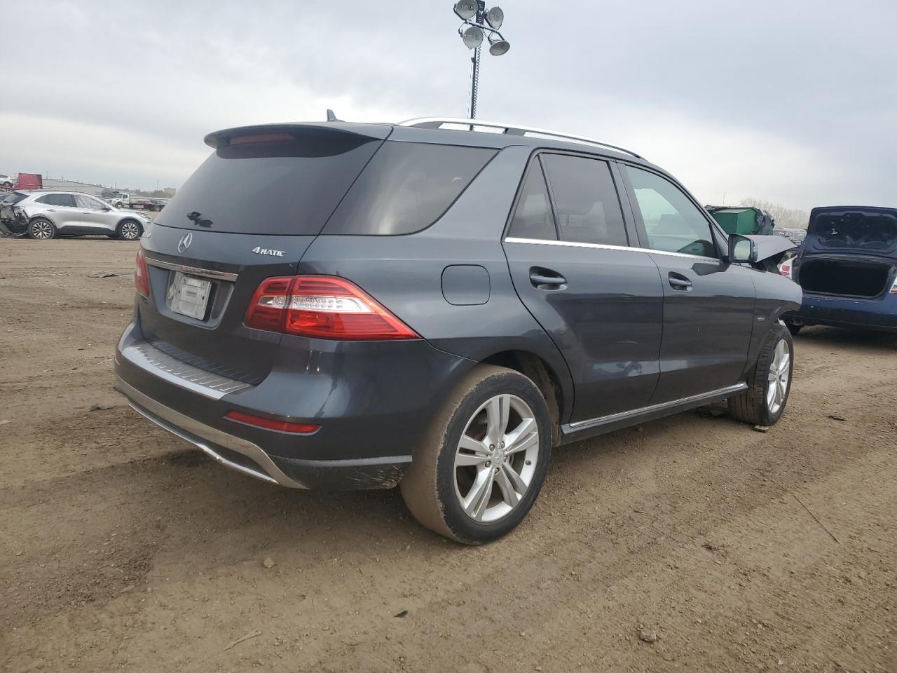 2012 Mercedes-Benz M-klasse VIN 4JGDA5HB4CA016729 Copart auction photo, front end / minor dent/scratches damage thumbnail 3