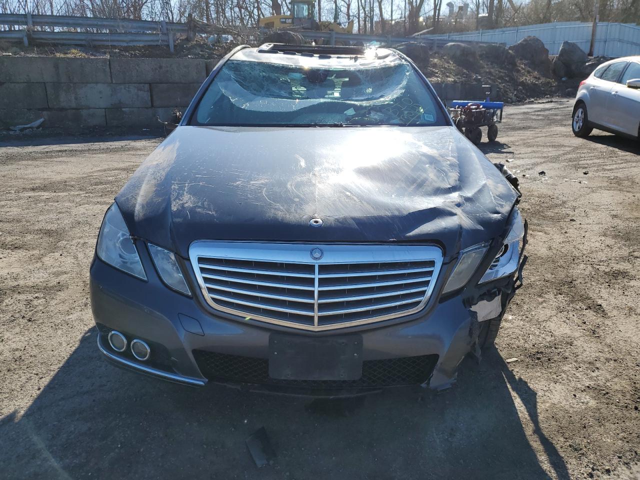 2011 Mercedes-Benz E-klasse VIN WDDHF8HB5BA358672 Copart auction photo, rollover damage thumbnail 5