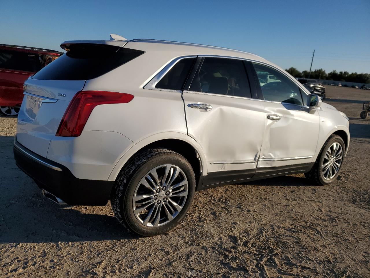 2017 Cadillac XT5 VIN 1GYKNCRS6HZ261019 Copart auction photo, side / minor dent/scratches damage thumbnail 3