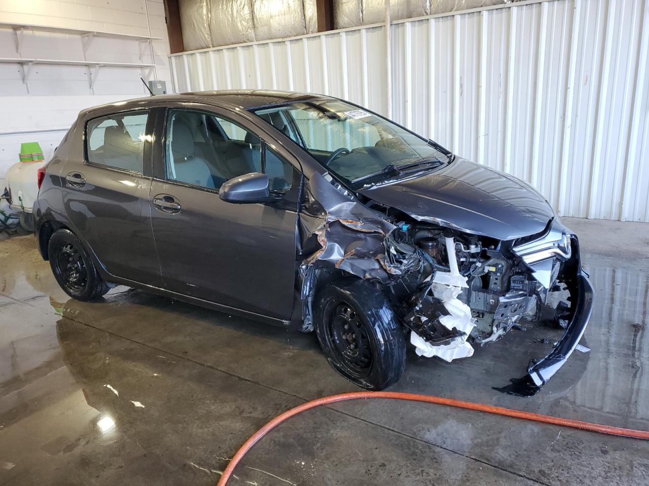 2017 Toyota Yaris VIN VNKKTUD34HA075700 Copart auction photo, front end / side damage thumbnail 4