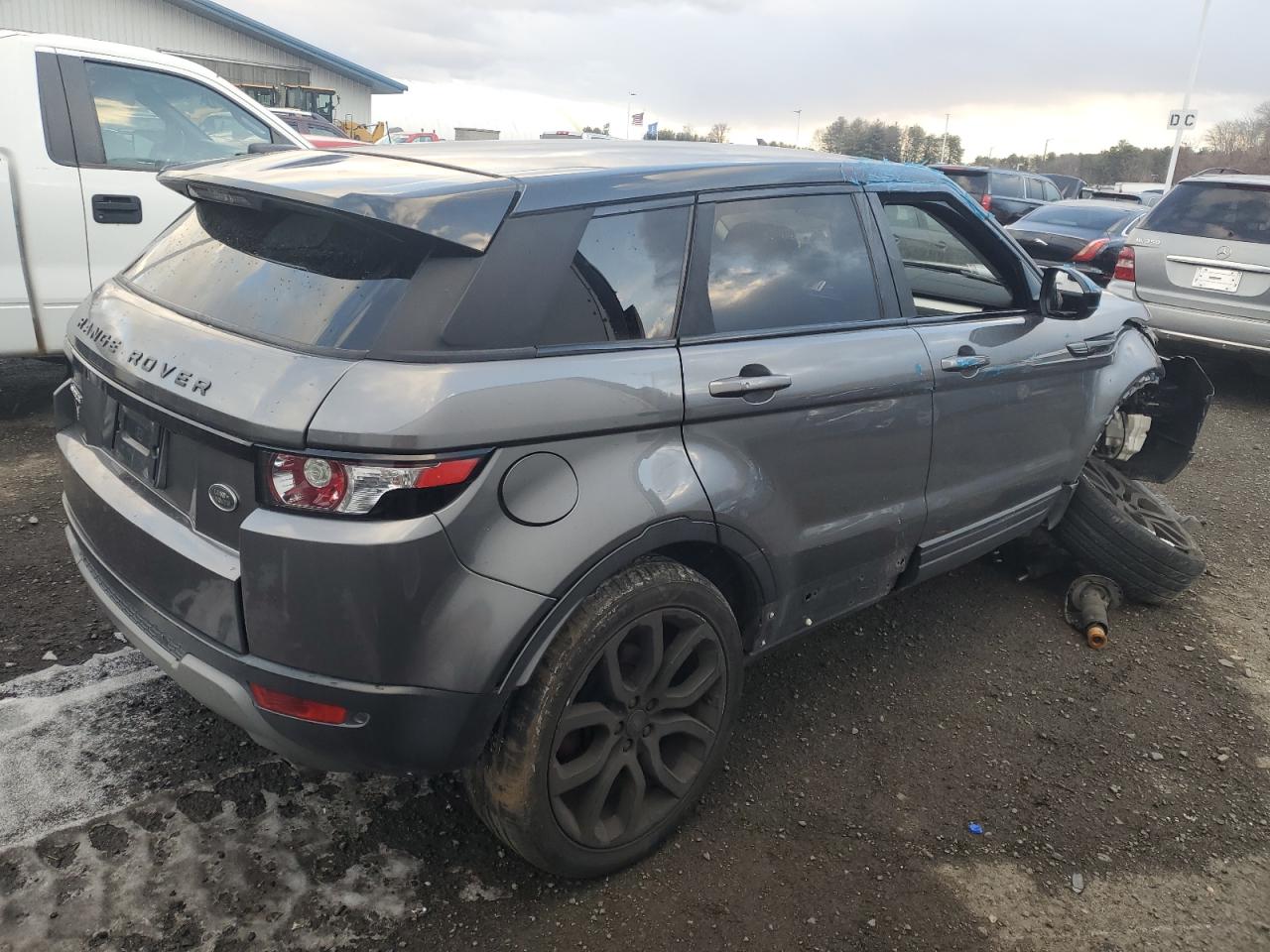 2015 Land Rover Range Rover VIN SALVP2BG6FH047852 Copart auction photo, front end / undercarriage damage thumbnail 3