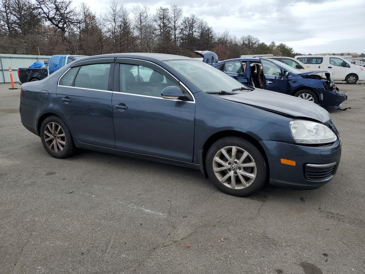 2010 Volkswagen Jetta VIN 3VWRZ7AJ2AM038256 Copart auction photo, front end / minor dent/scratches damage thumbnail 4