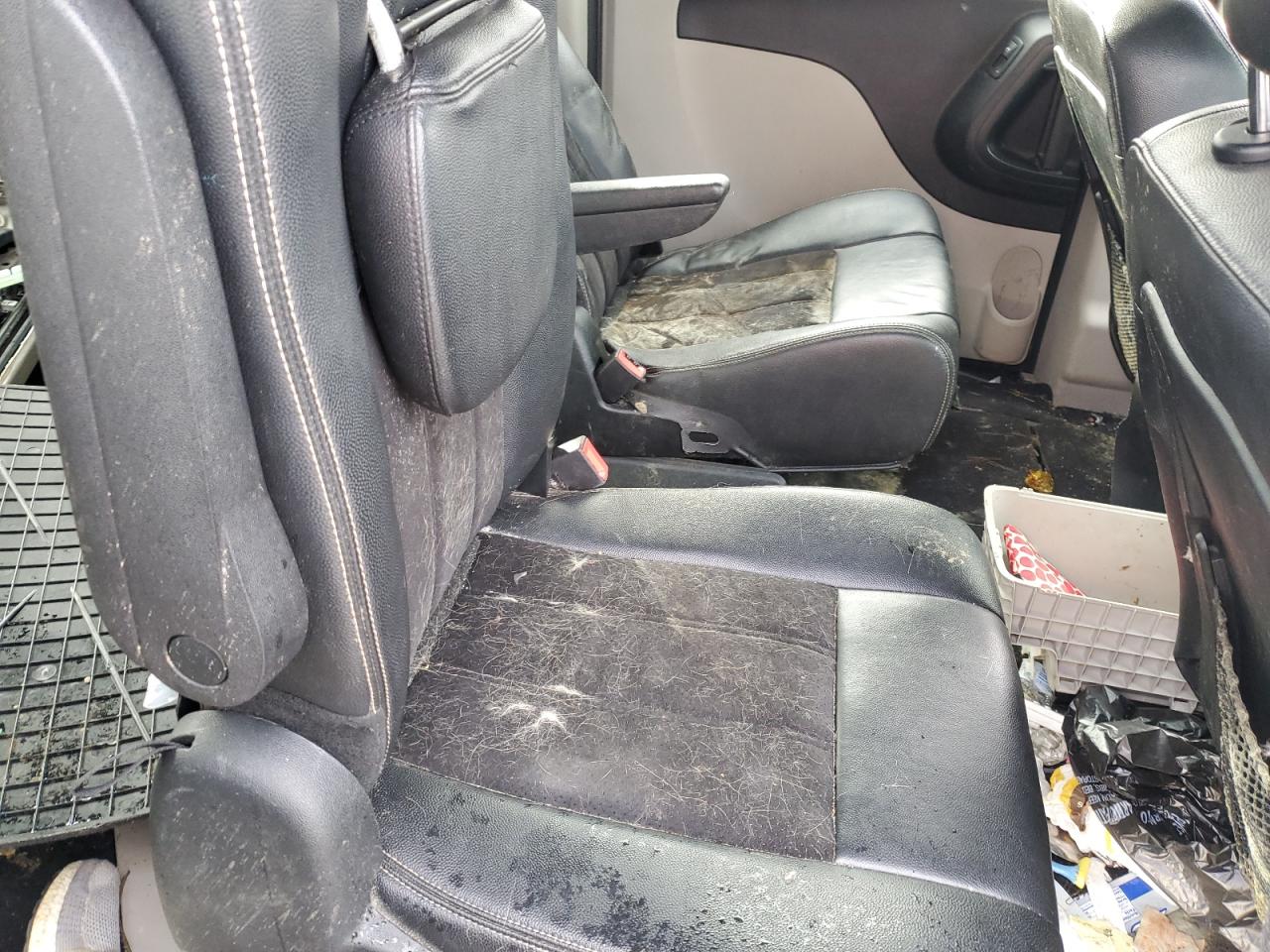 2018 Dodge Caravan VIN 2C4RDGCG4JR159558 Copart auction photo, vandalism damage thumbnail 11