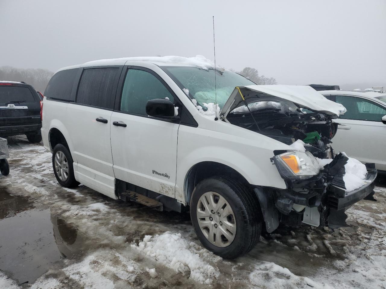 2019 Dodge Caravan VIN 2C7WDGBG1KR555651 Copart auction photo, front end damage thumbnail 4