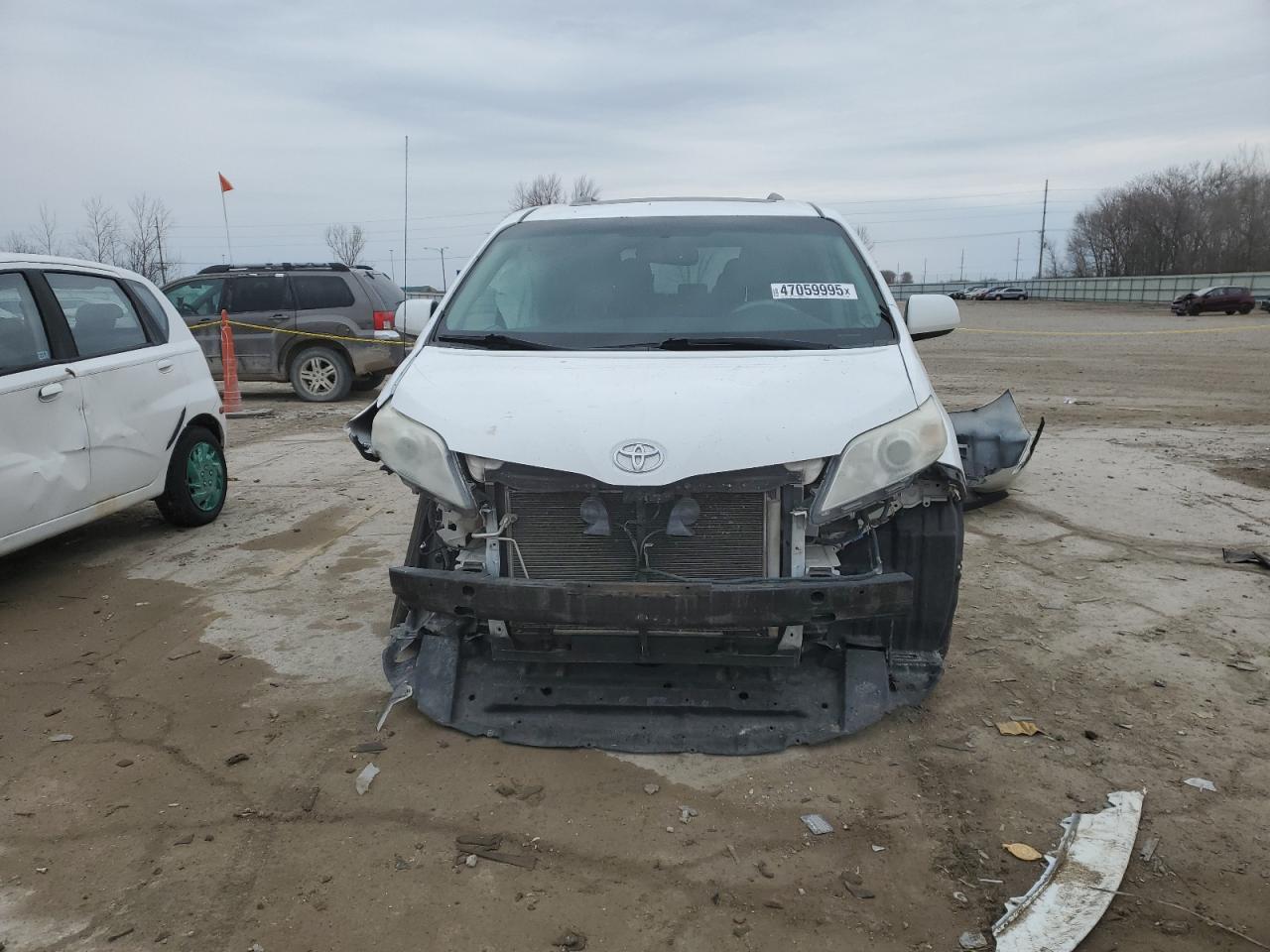 2014 Toyota Sienna VIN 5TDYK3DC6ES436312 Copart auction photo, front end / rear end damage thumbnail 5