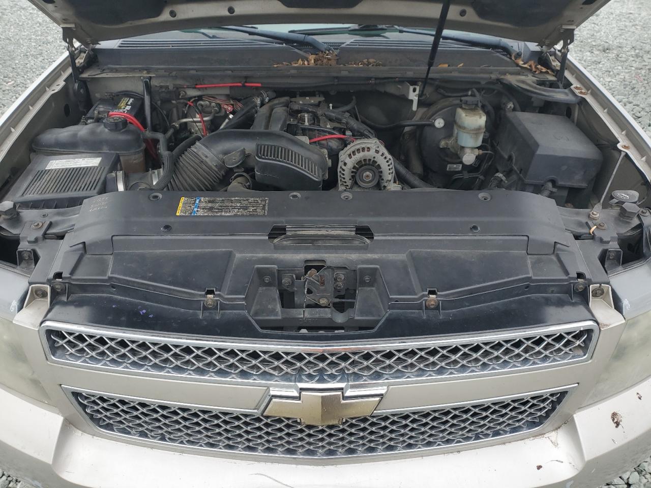 2008 Chevrolet Suburban VIN 1GNFK16338R226172 Copart auction photo, side / minor dent/scratches damage thumbnail 13