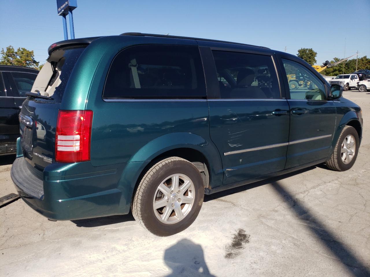 2009 Chrysler Town & Country VIN 2A8HR541X9R592687 Copart auction photo, rear end damage thumbnail 3