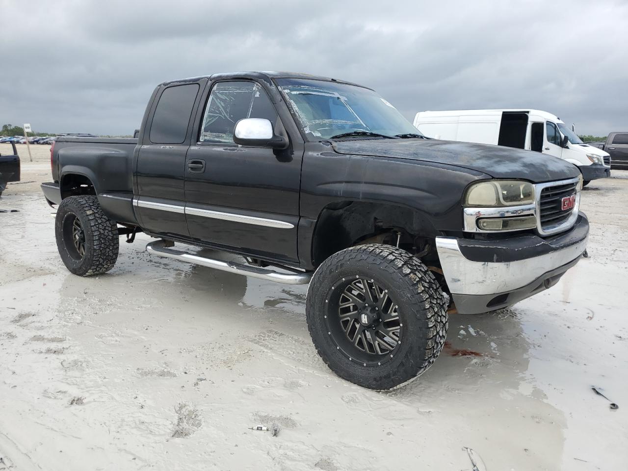 2001 GMC Sierra VIN 2GTEK19TX11314246 Copart auction photo, front end damage thumbnail 4