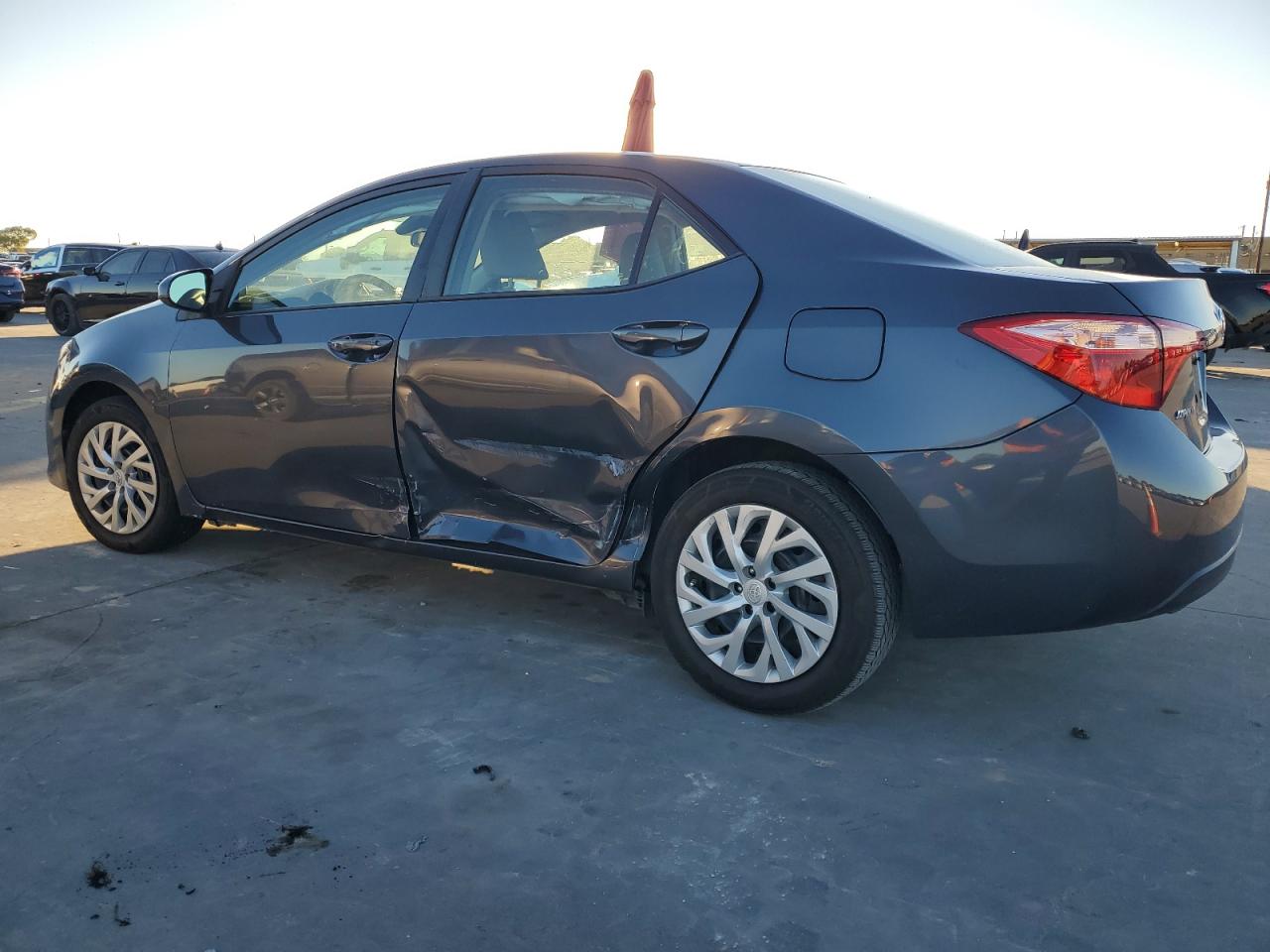 2018 Toyota Corolla VIN 5YFBURHE0JP786004 Copart auction photo, side damage thumbnail 2