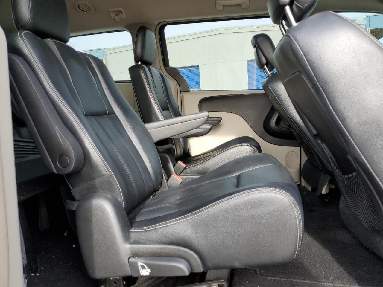 2016 Chrysler Town & Country VIN 2C4RC1BG5GR205893 Copart auction photo, front end damage thumbnail 11