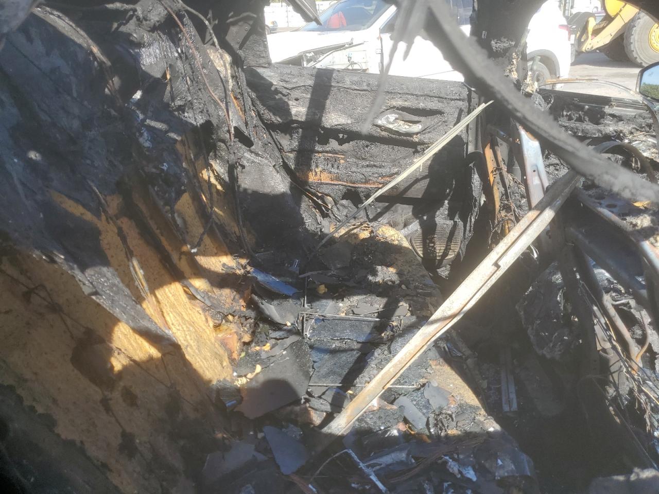 2019 Land Rover Range Rover VIN SALYB2EX4KA795333 Copart auction photo, burn damage thumbnail 12