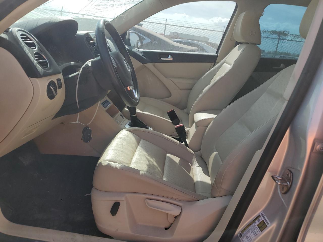 2015 Volkswagen Tiguan VIN WVGBV7AX1FW607542 Copart auction photo, front end / minor dent/scratches damage thumbnail 7