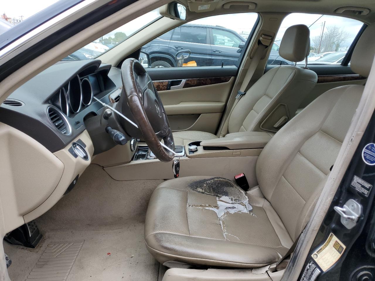 2012 Mercedes-Benz C-klasse VIN WDDGF4HB8CA617466 Copart auction photo, minor dent/scratches damage thumbnail 7
