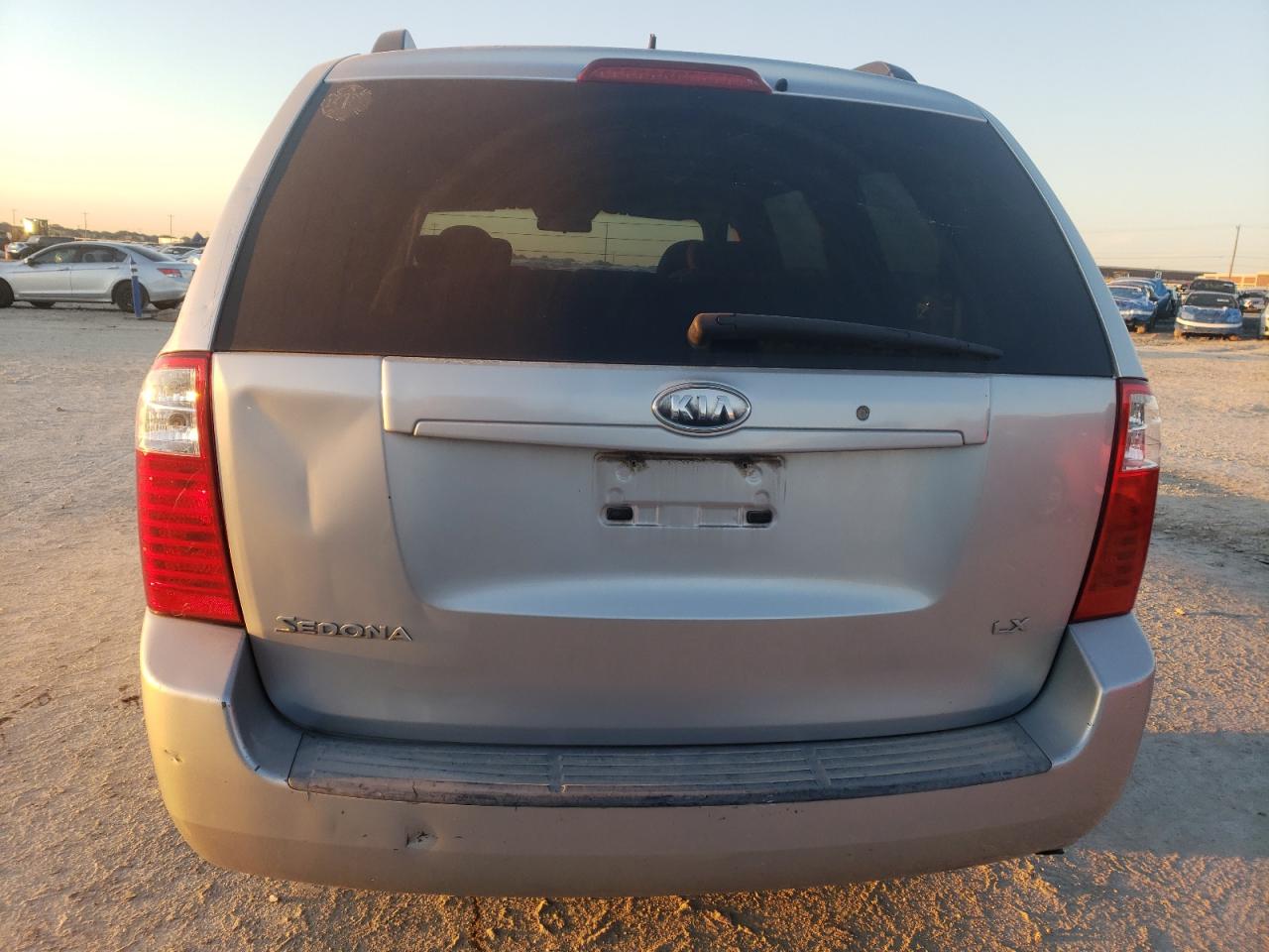 2009 KIA Sedona VIN KNDMB233696316591 Copart auction photo, front end / minor dent/scratches damage thumbnail 6
