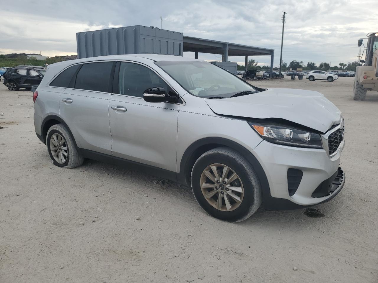 2019 KIA Sorento VIN 5XYPG4A30KG539189 Copart auction photo, front end / minor dent/scratches damage thumbnail 4