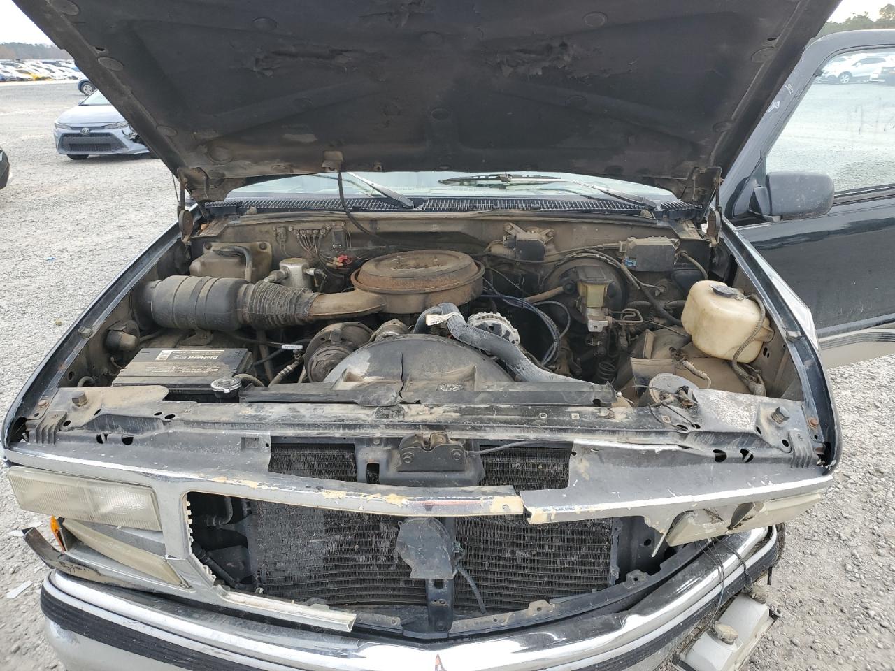 1992 GMC Envoy VIN 2GTEC19K7N1558978 Copart auction photo, all over damage thumbnail 11