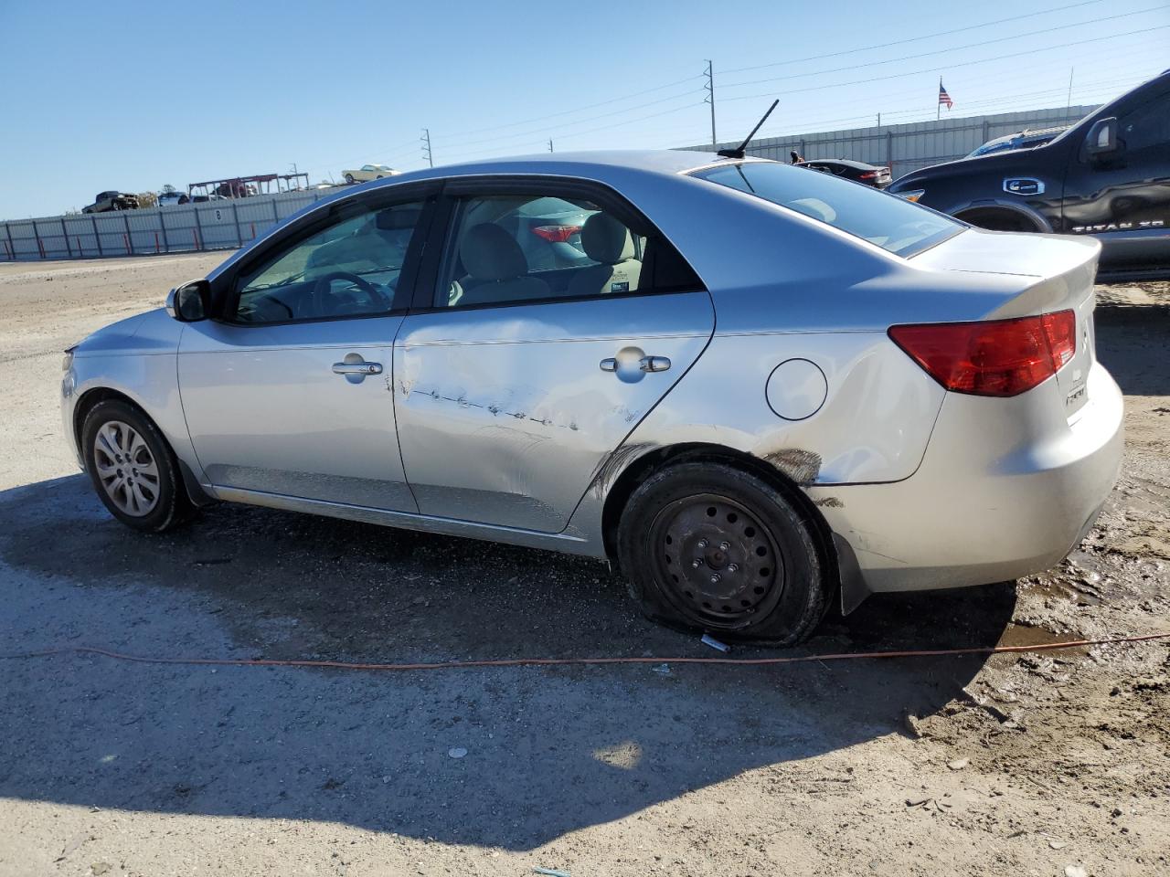 2013 KIA Forte VIN KNAFU4A25D5735259 Copart auction photo, side / rear end damage thumbnail 2