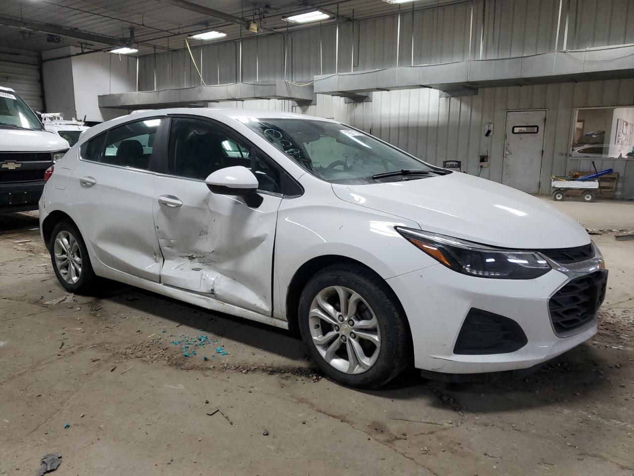 2019 Chevrolet Cruze VIN 3G1BE6SM8KS538091 Copart auction photo, side / rear end damage thumbnail 4