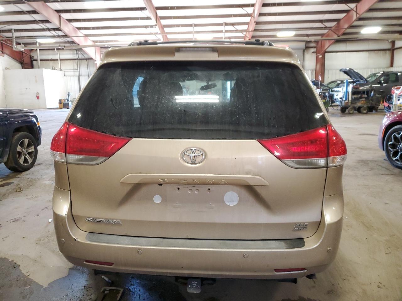 2011 Toyota Sienna VIN 5TDYK3DC2BS164059 Copart auction photo, front end / side damage thumbnail 6