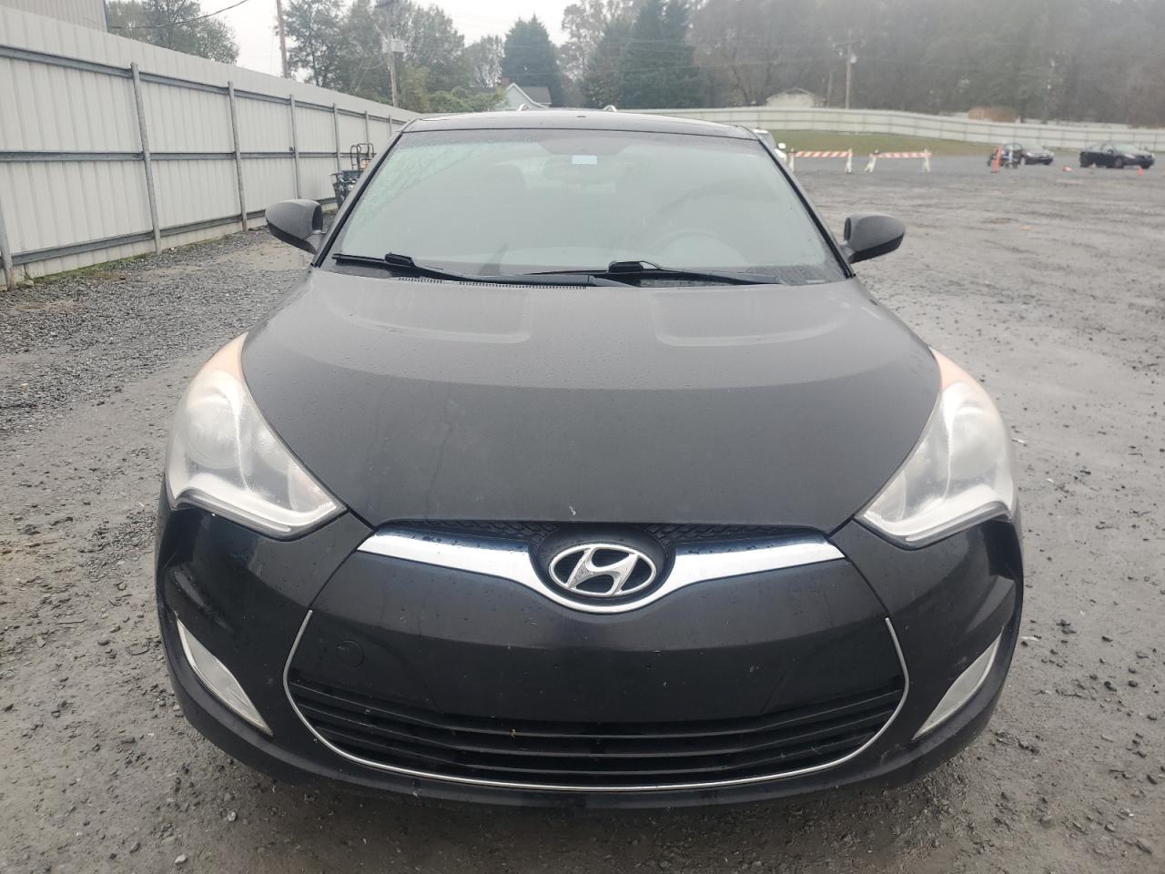 2017 Hyundai Veloster VIN KMHTC6AD7HU322627 Copart auction photo, front end / minor dent/scratches damage thumbnail 5