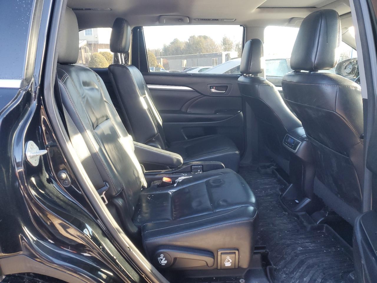 2016 Toyota Highlander VIN 5TDJKRFH8GS500401 Copart auction photo, side damage thumbnail 11